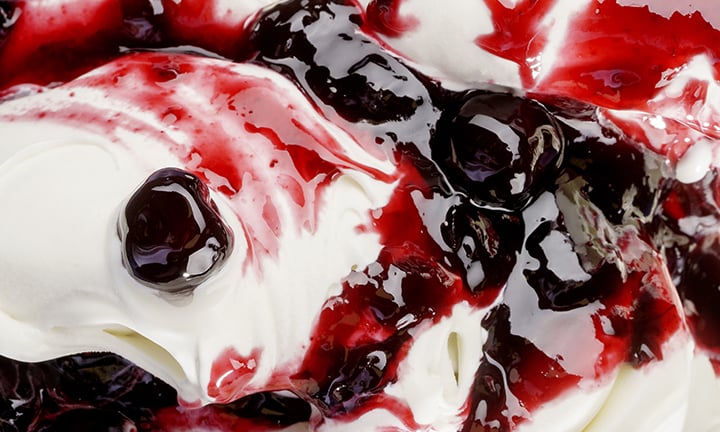 Cesarin-gelato-variegatura-amarena-zoom-720x432px