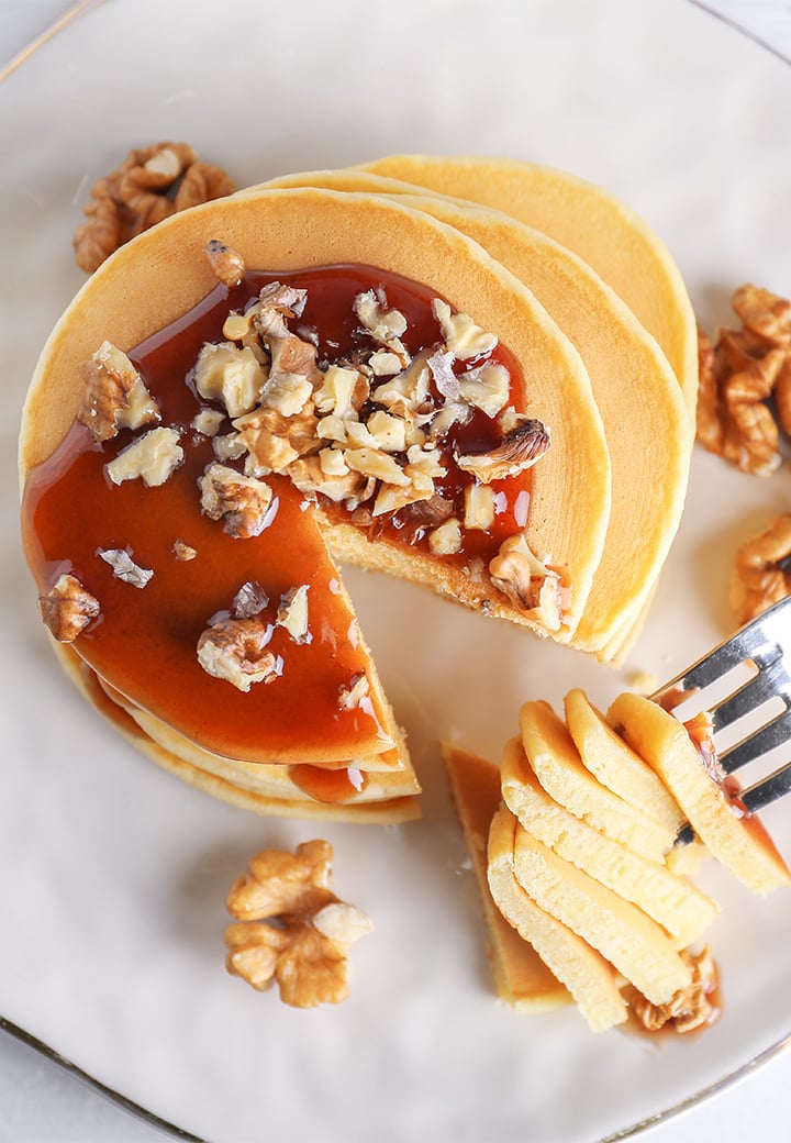 Joyelato-pancakes-with-toppings-720x1040px