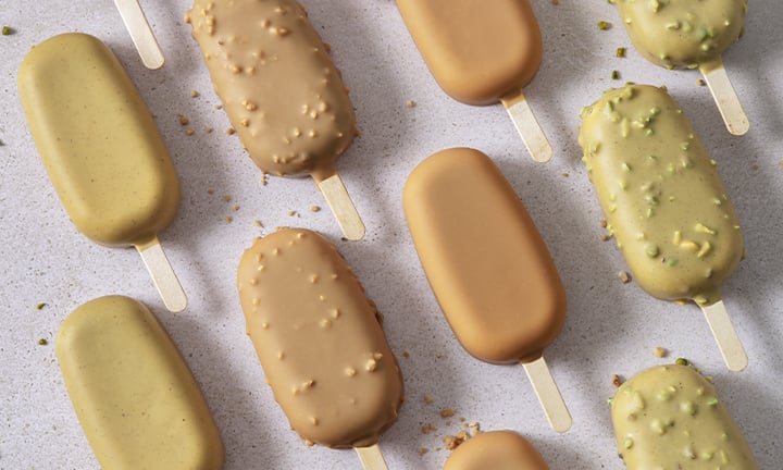 Joygelato-stecchi-gelato-pistacchio-caramel-caramelized-hazelnut-720x432px