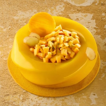 IRCA Since 1919 - cake covered with the yellow glaze Colorglaze