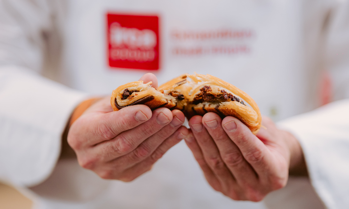 IRCA Group - chef opening a brioche with chocolate
