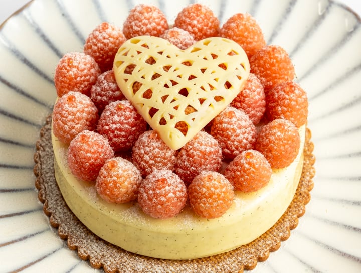 Dobla heart decoration cake