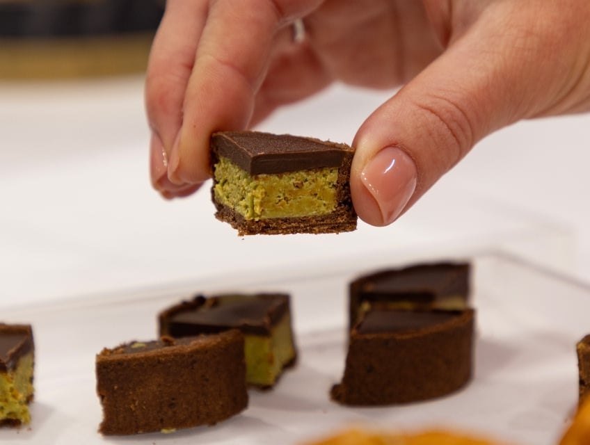 IRCA Since FM chocolate pistachio sweet