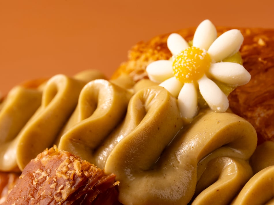 IRCA Since croissant pistachio creme close up