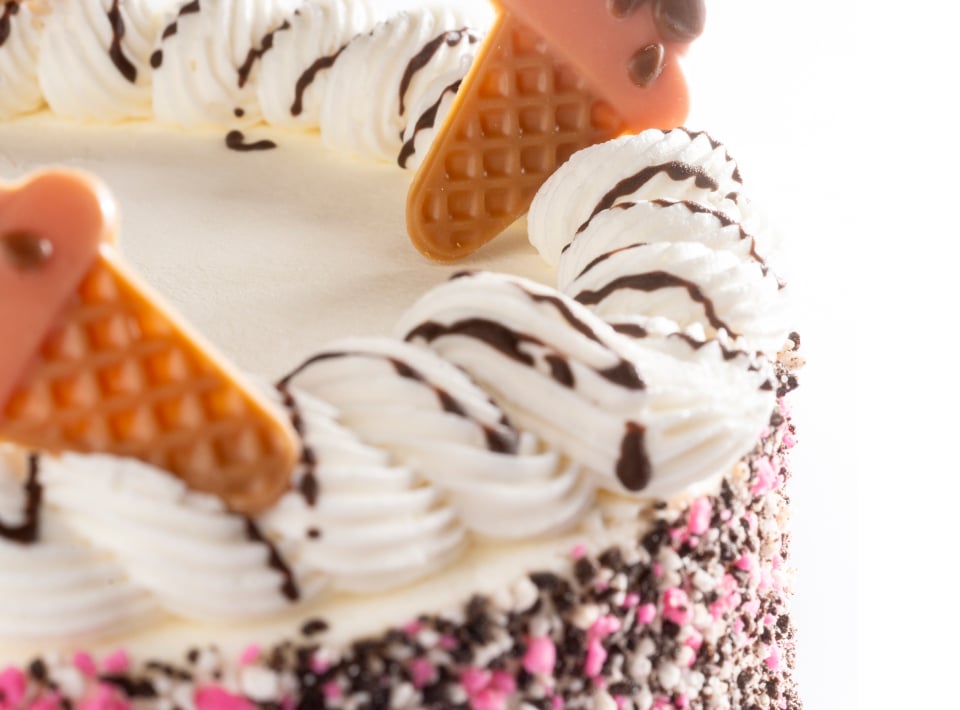 graffiti sprinkles cake side decoration with krunches